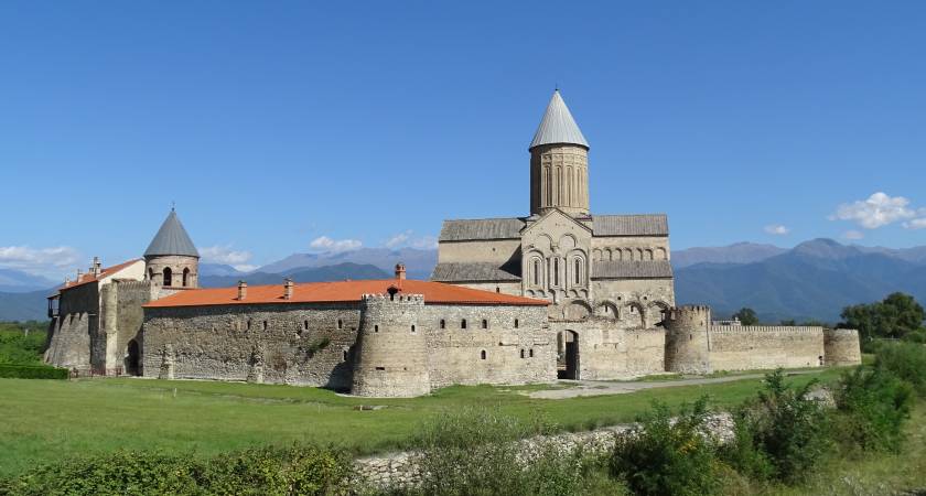 Kacheti: Religiöse und akademische Zentren in Ostgeorgien ✔ Kloster Alawerdi ✔ Akademie Ikalto ✔ Altes Schuamta ✔ Neues Shuamta ✔ Nekresi-Kloster 